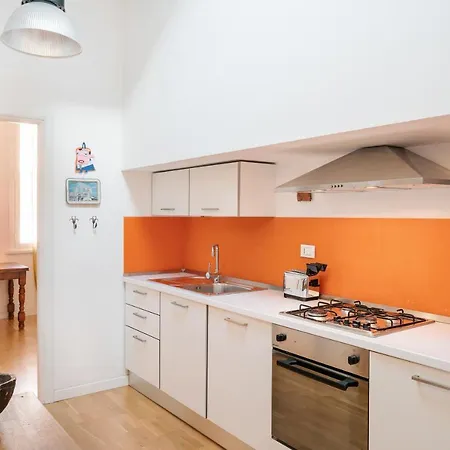 Eclectic 2 Bed Flat In San Lorenzo * Rom