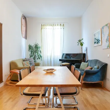 Eclectic 2 Bed Flat In San Lorenzo Apartment