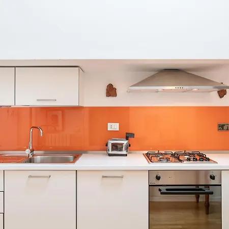 Eclectic 2 Bed Flat In San Lorenzo *