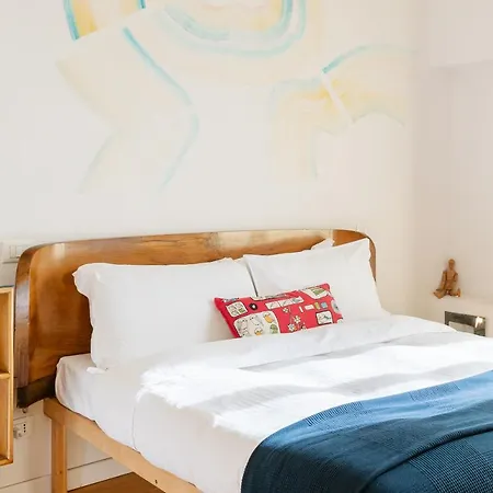 Eclectic 2 Bed Flat In San Lorenzo Apartment