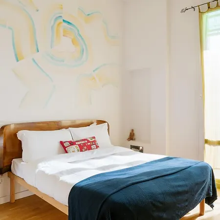 Eclectic 2 Bed Flat In San Lorenzo *